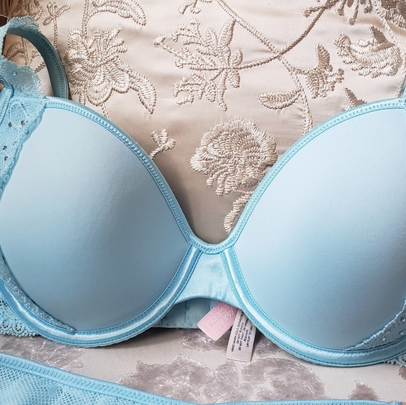 VS- Limited Edition Dream Angel's Lingerie Set - Picture 4 of 10